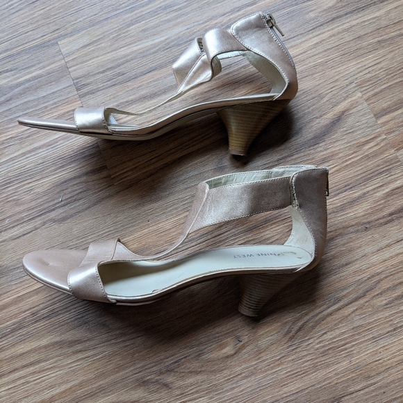 Nine West Gold Leather sandals - Picture 3 of 4